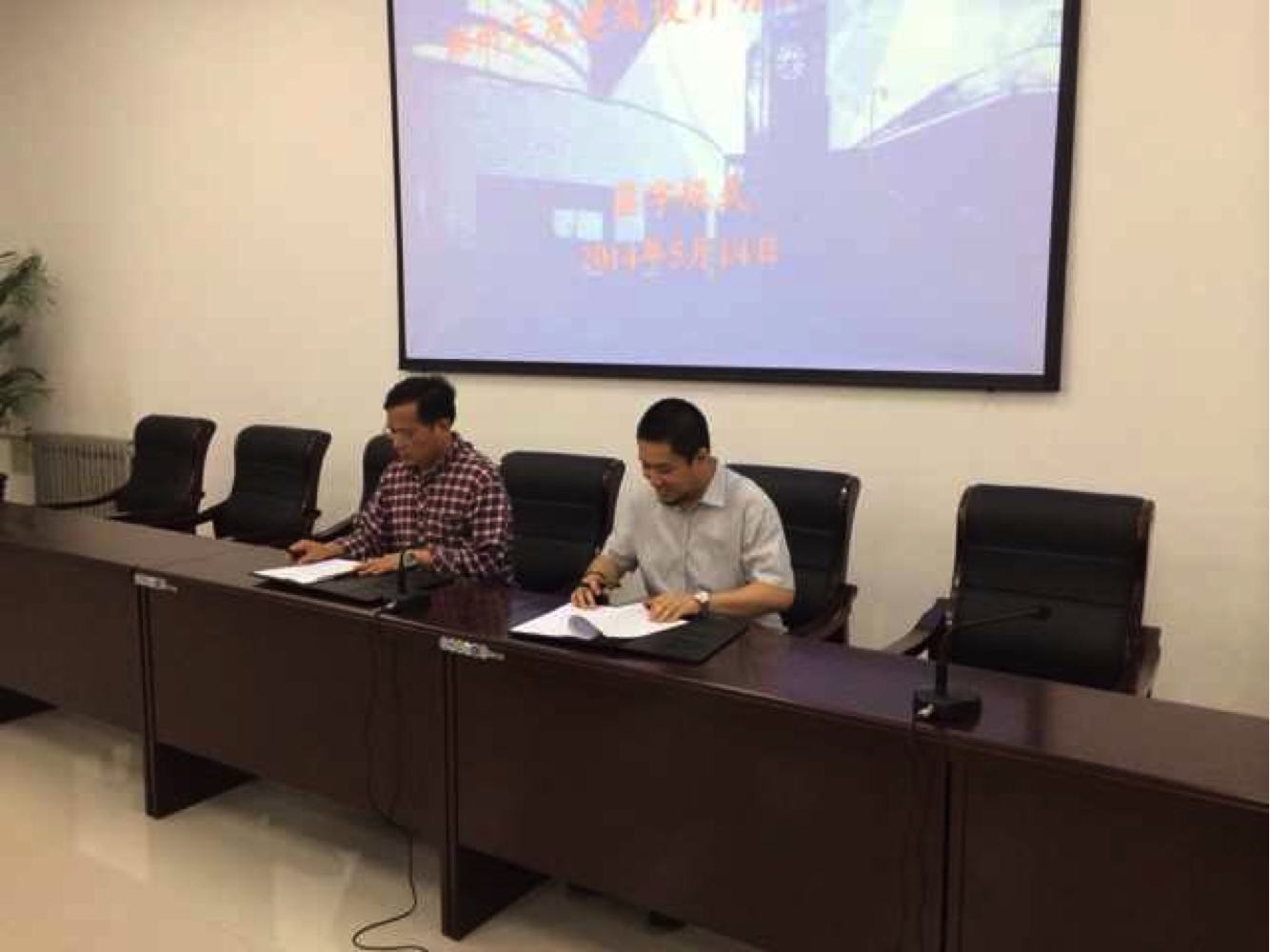 說明: http://m.tsinghuaceo.cn/uploads/allimg/140902/1-140Z22102312J.JPG